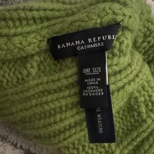 Banana Republic Cashmere Sweater in Vibrant Green